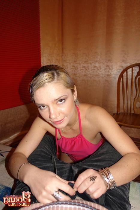 16P Horny teen bounds on bit stiff dick of her boyfriend