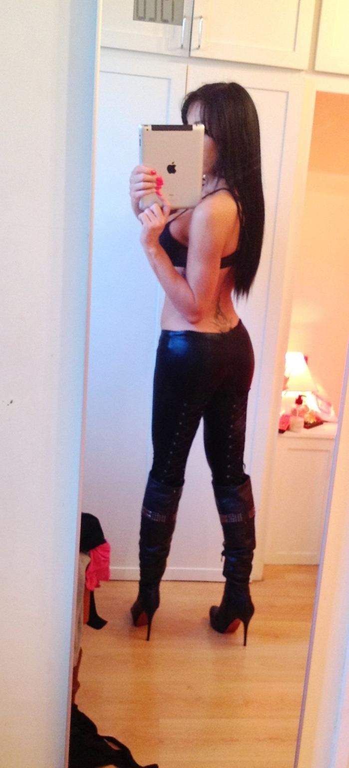 18P Amateur shemale selfies