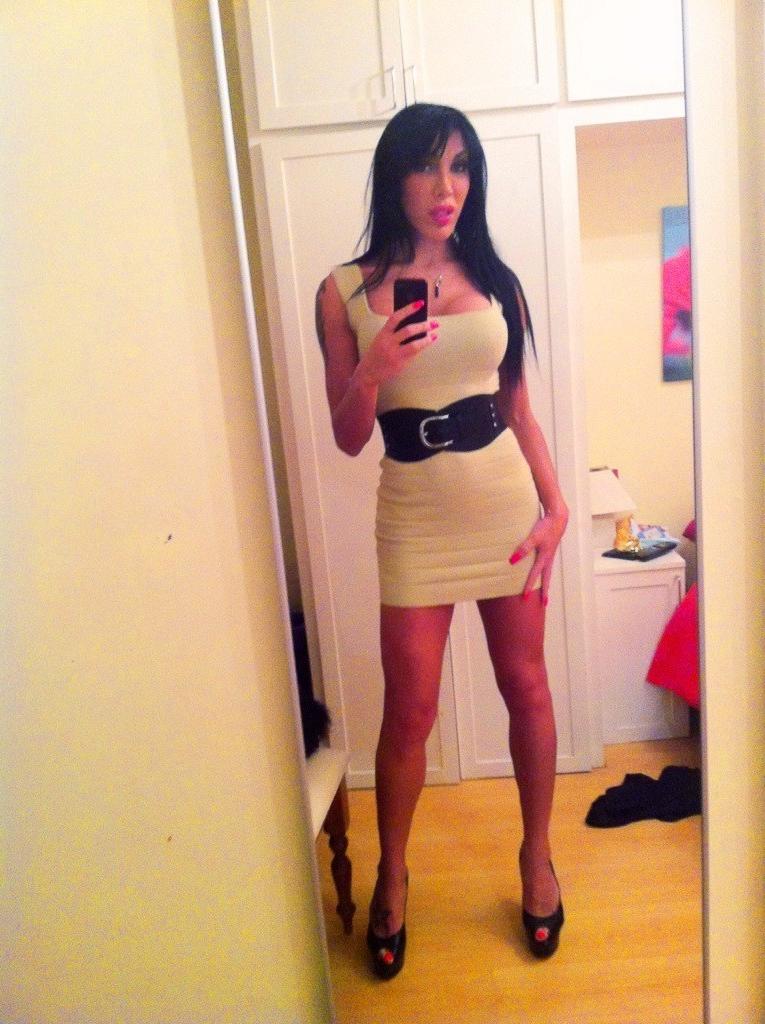 18P Amateur shemale selfies
