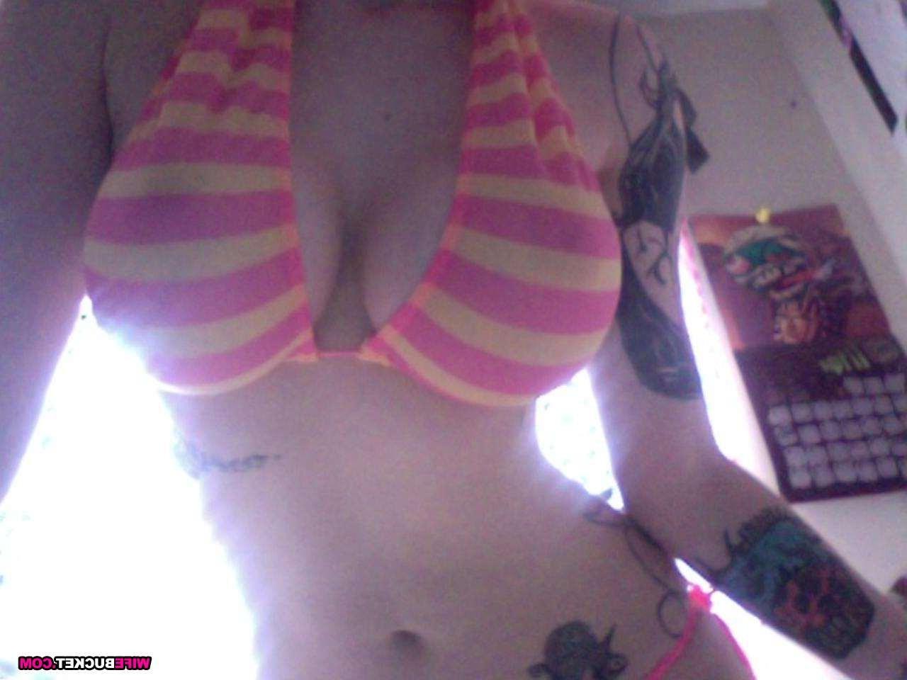 15P Submitted amateur MILF sex pics