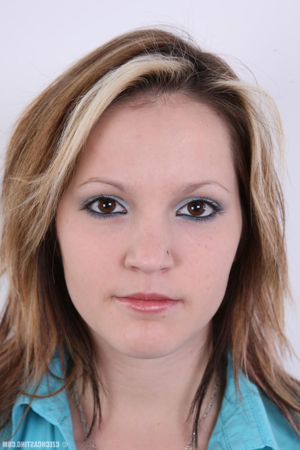 17P Pretty amateur teen poses for photo camera
