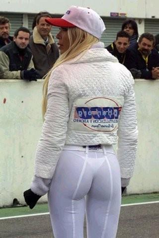15P Amateur teen girlfriends showing their ass