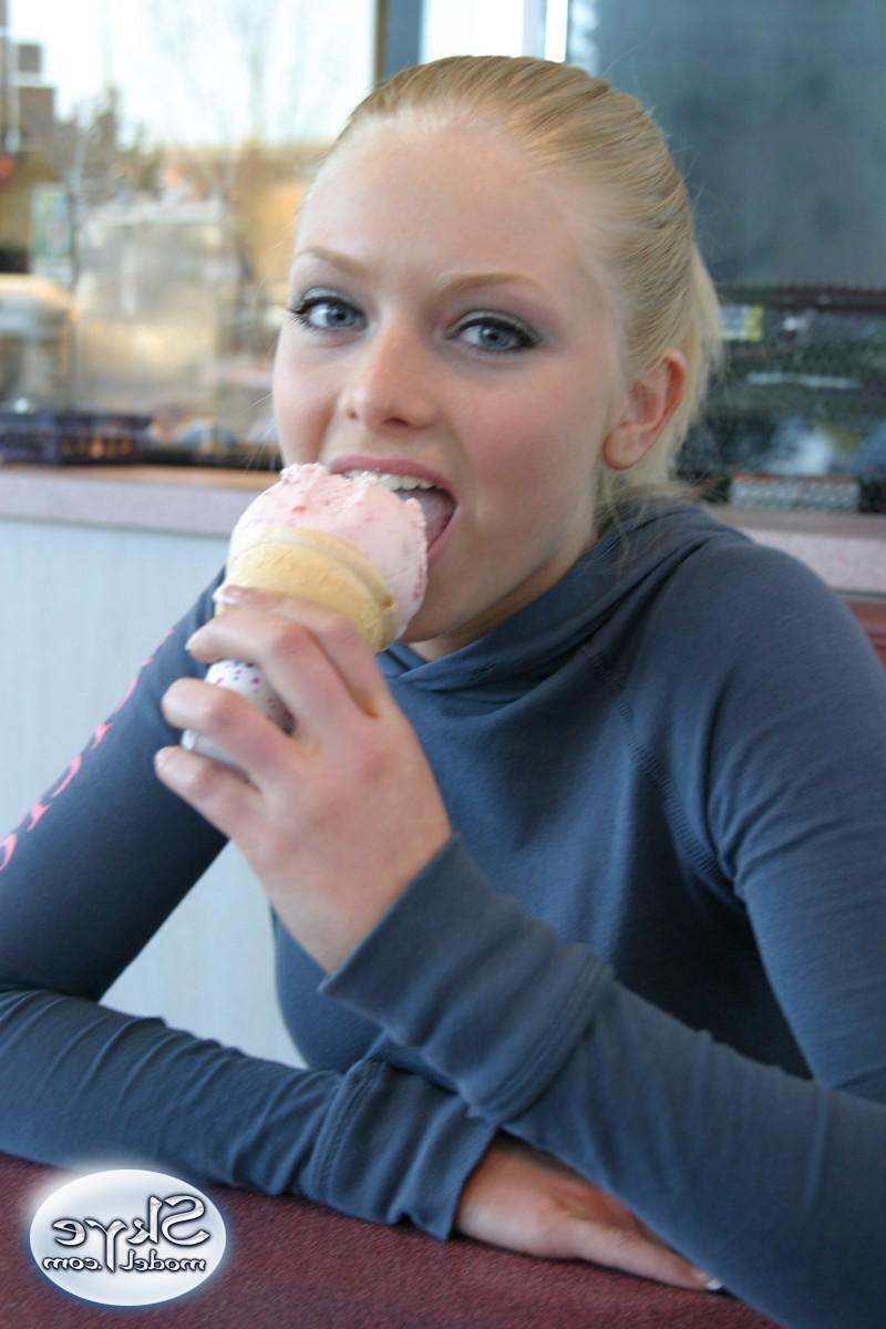 16P Blonde amateur teen licks ice cream