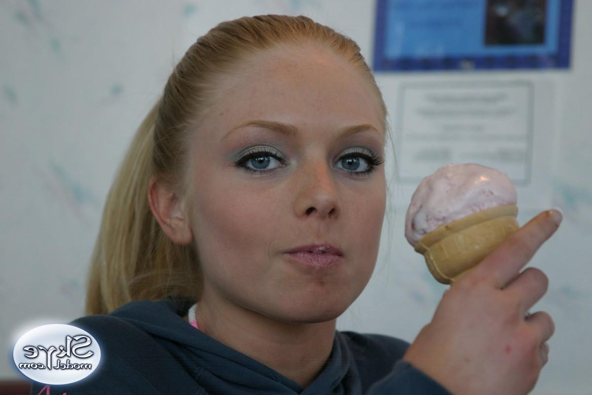 16P Blonde amateur teen licks ice cream