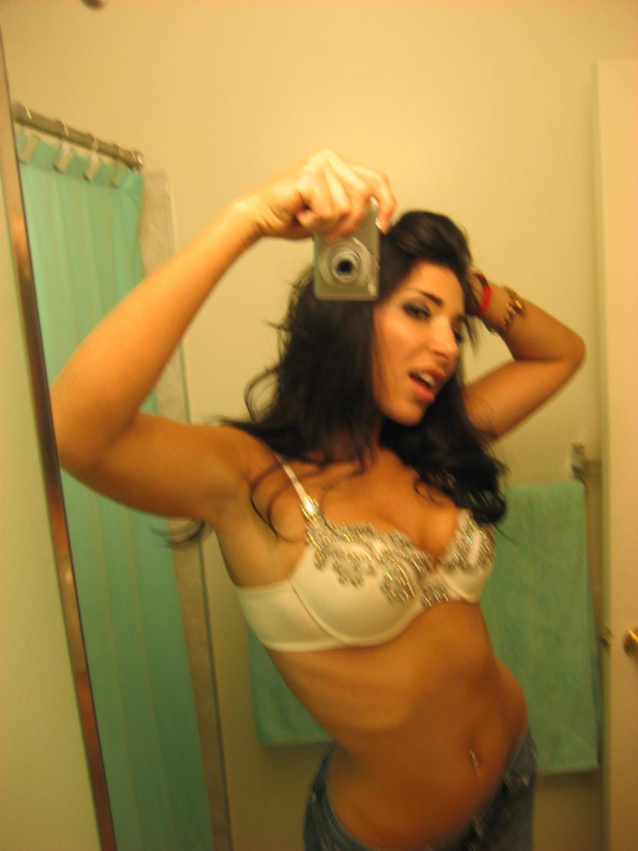 16P Amateur teen girlfriend naked in the mirror