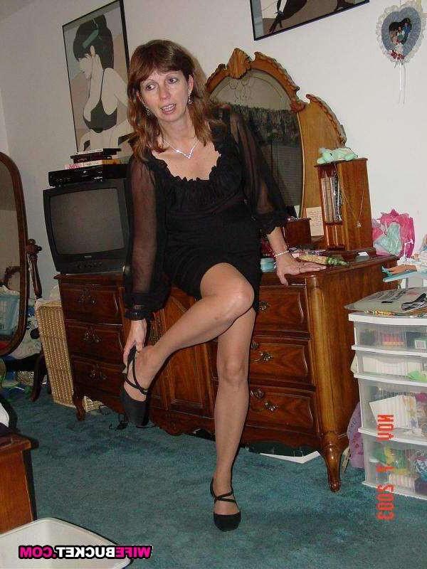 16P Amateur MILF homemade sex pics