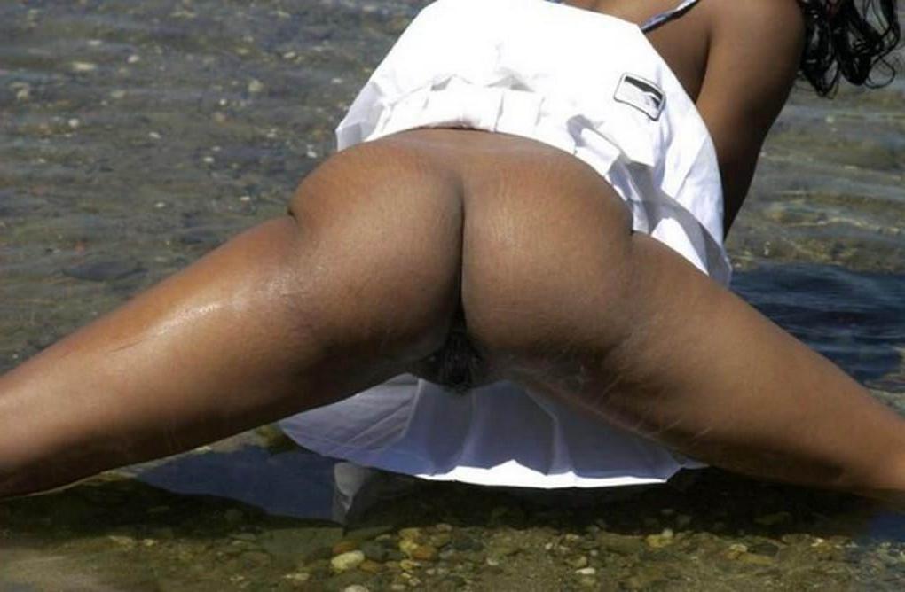16P hot ebony girls showing off their goodies