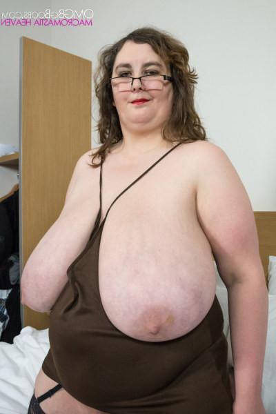 15P Amateur milf plumper Beatrice flaunting humongous tits