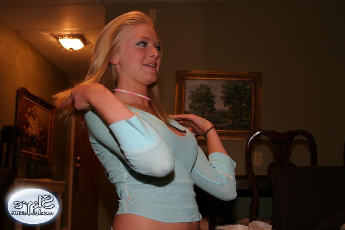 16P Blonde amateur teen cleavage