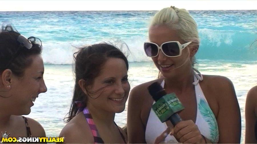 16P Erstaunlich heißer Bikini-Teenager mit großen, perfekten Titten willigt ein, sich für Bargeld ficken zu lassen