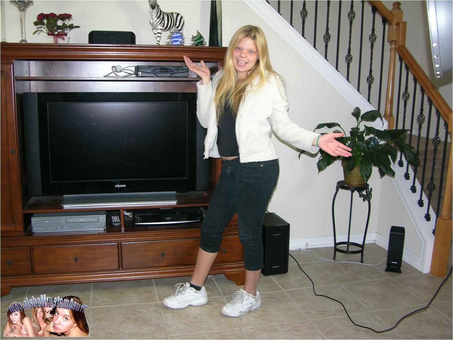 10P Year Old Amateur Teen Spreads And Has Sex