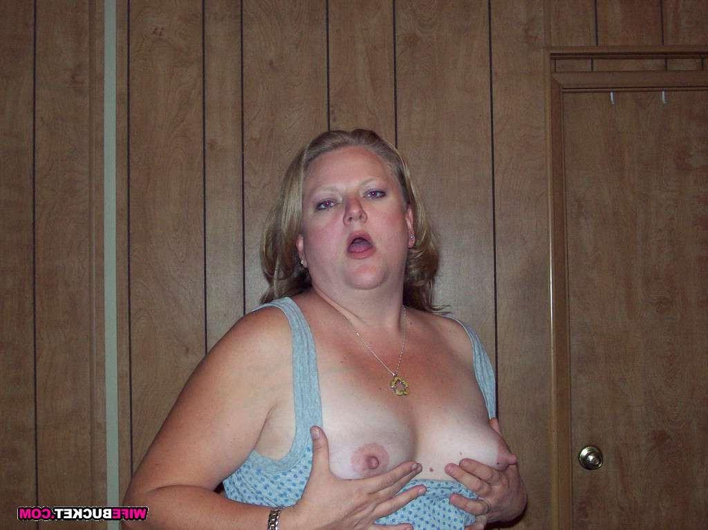 15P Submitted amateur MILF sex pics