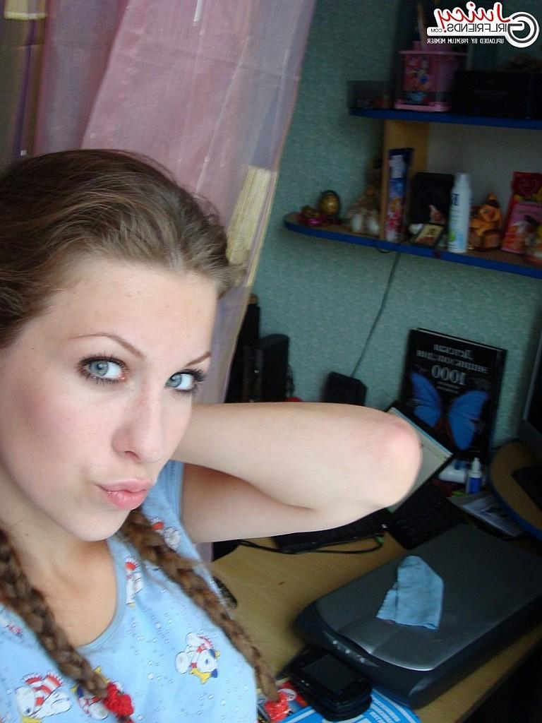 10P Perfect body teen teasing her BF