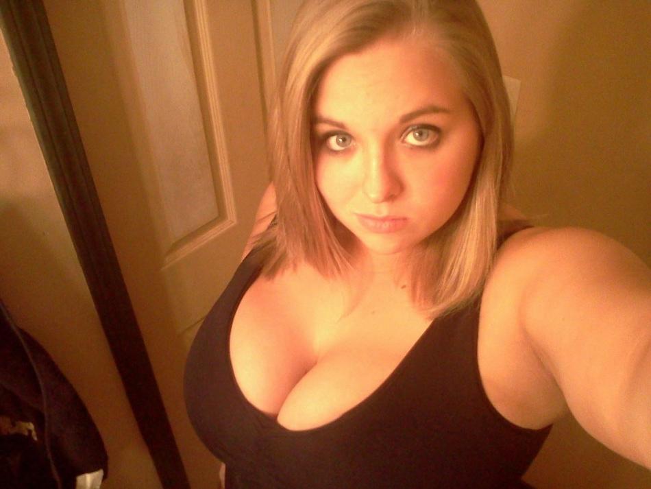 21P Blonde shows her Huge Tits