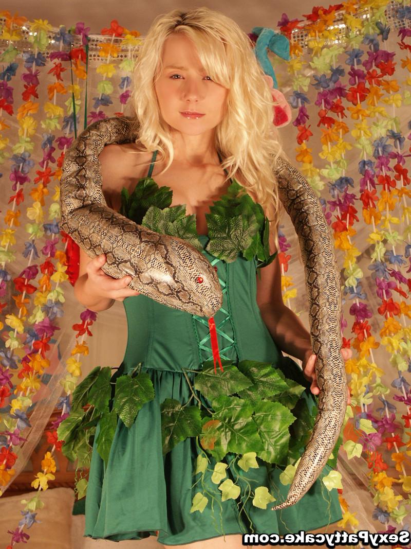 16P Big boob blonde teen Patty plays with snake