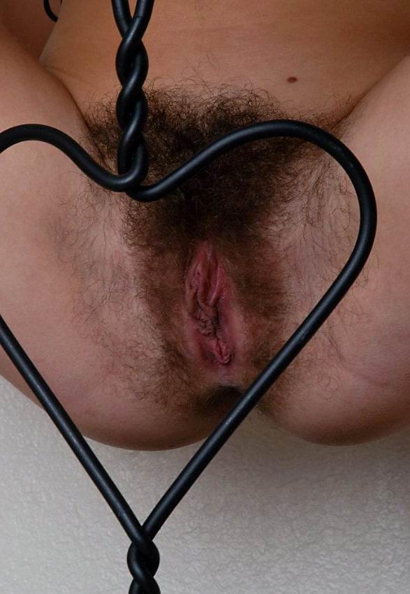 20P Hairy Amateur Teen Poser
