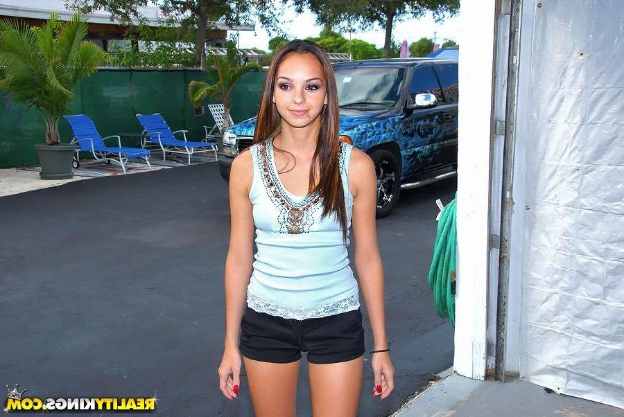 14P Sexy girl at bikiny store wants to learn kamasutra she gets paid some extra cash