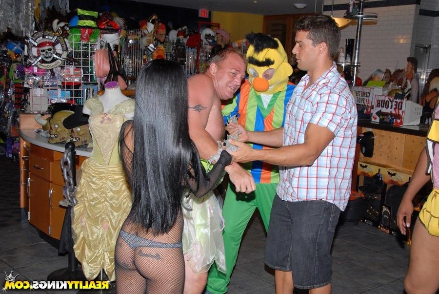 14P Sexy girl at bikiny store wants to learn kamasutra she gets paid some extra cash