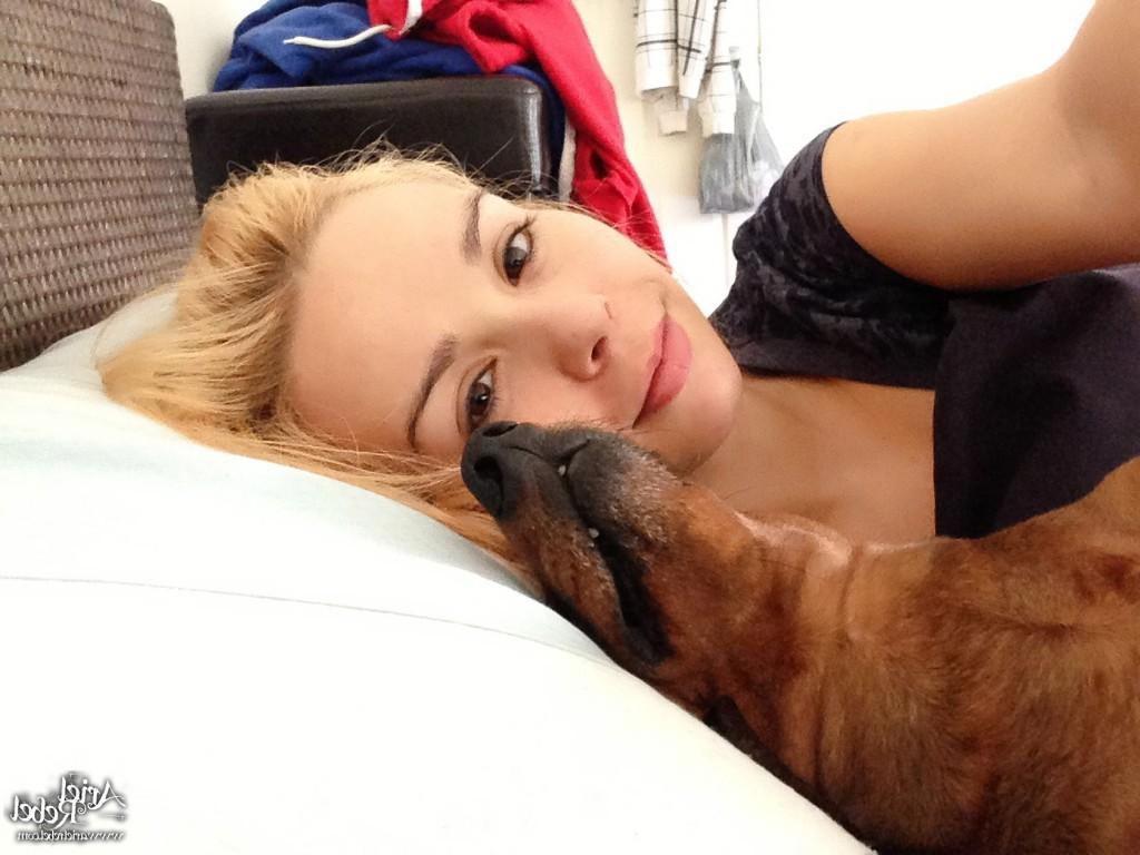 16P Cute amateur teen selfshots