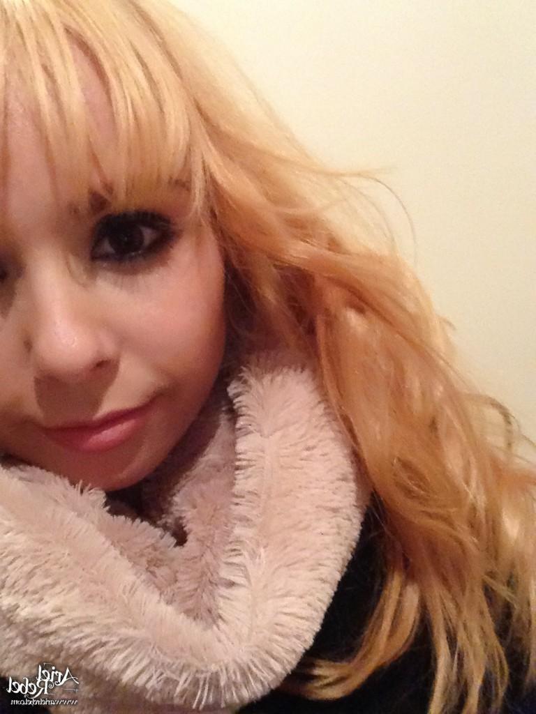 16P Cute amateur teen selfshots