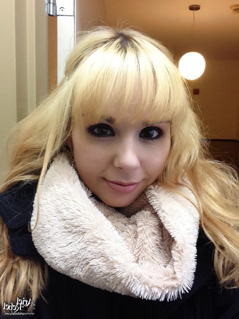 16P Cute amateur teen selfshots