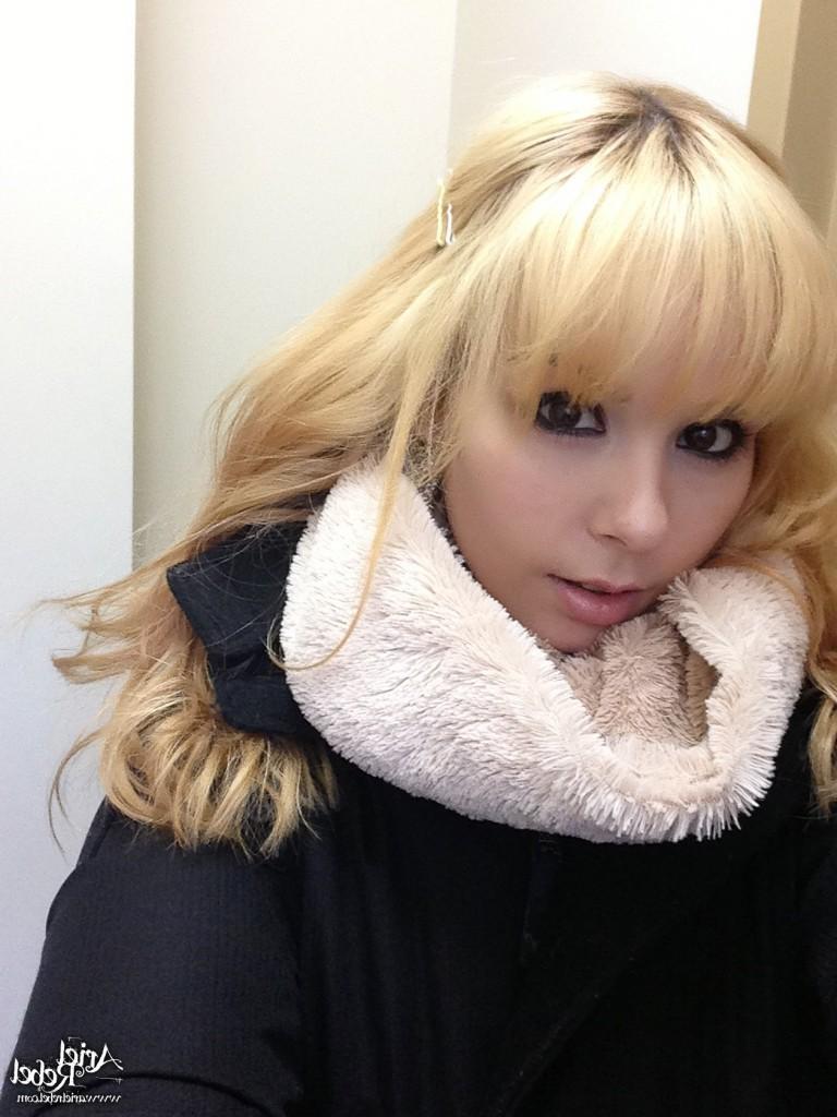16P Cute amateur teen selfshots