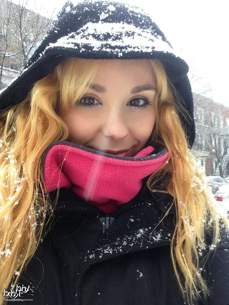16P Cute amateur teen selfshots