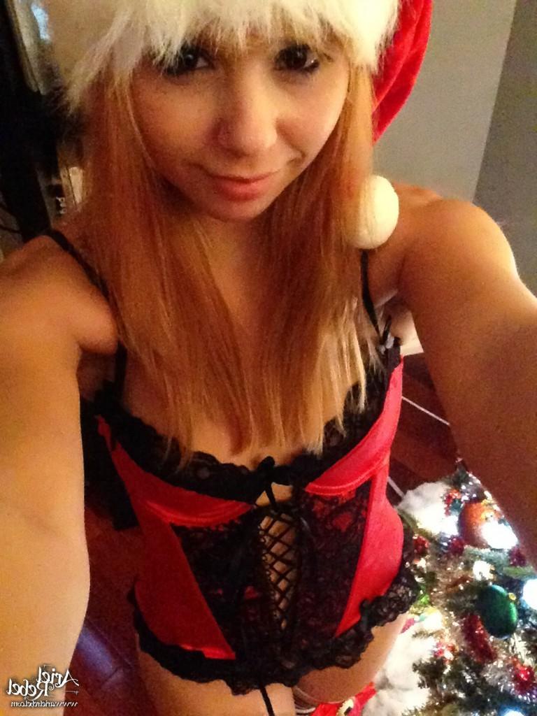16P Cute amateur teen selfshots
