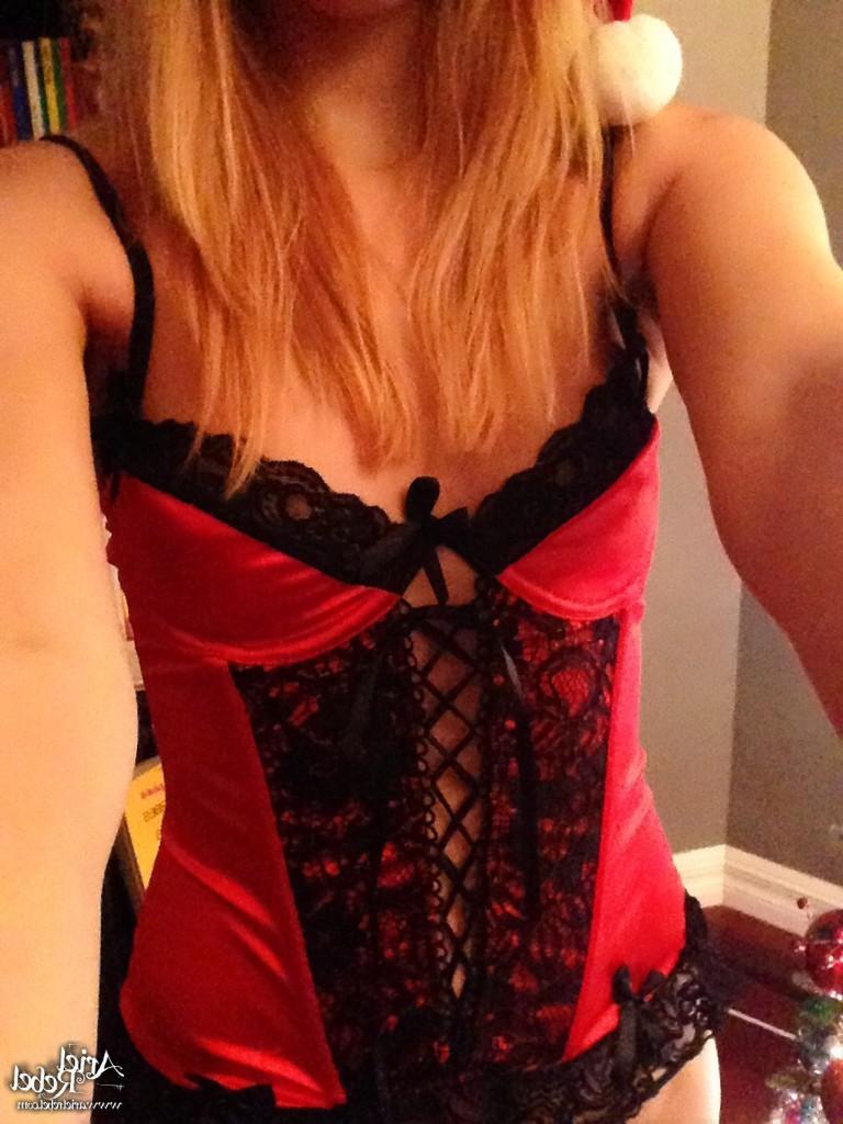16P Cute amateur teen selfshots