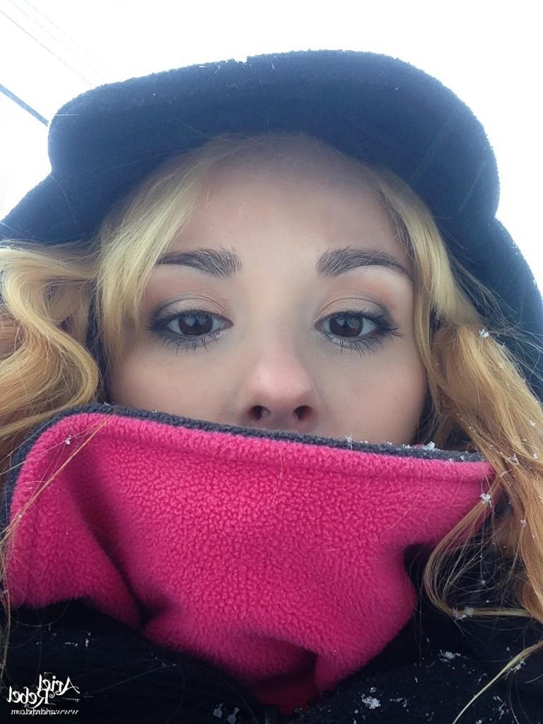 16P Cute amateur teen selfshots