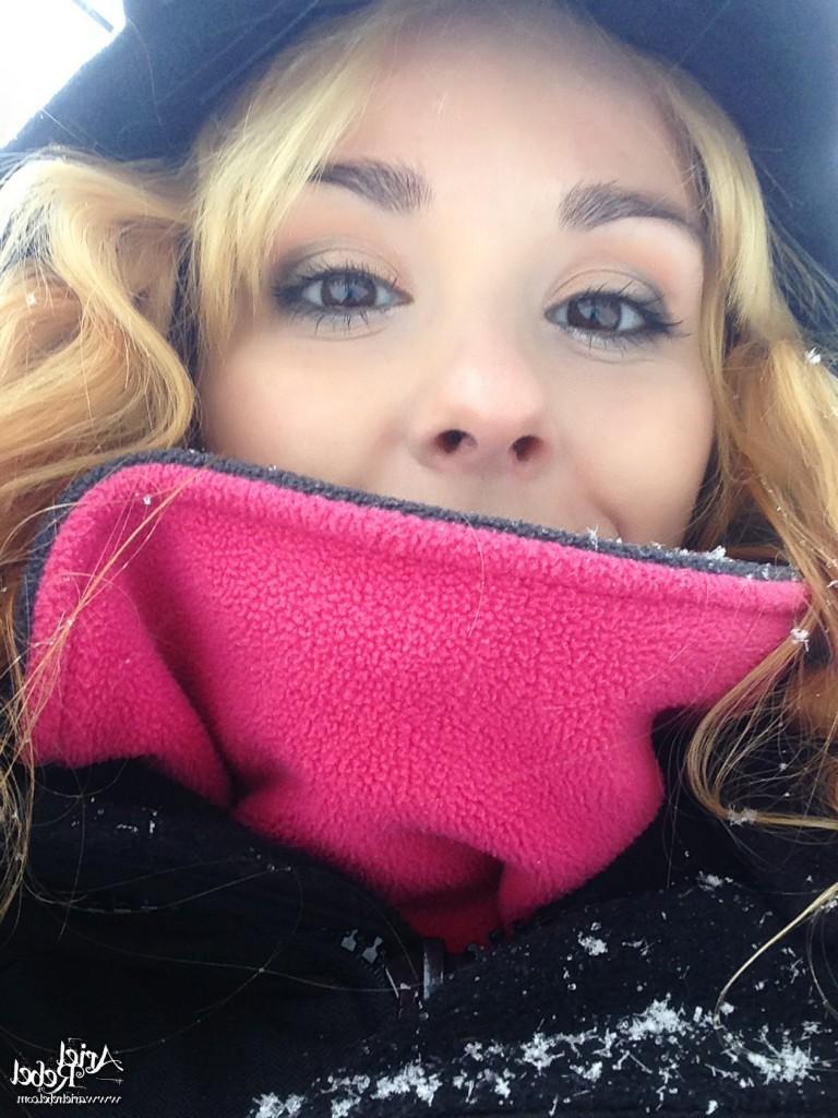 16P Cute amateur teen selfshots