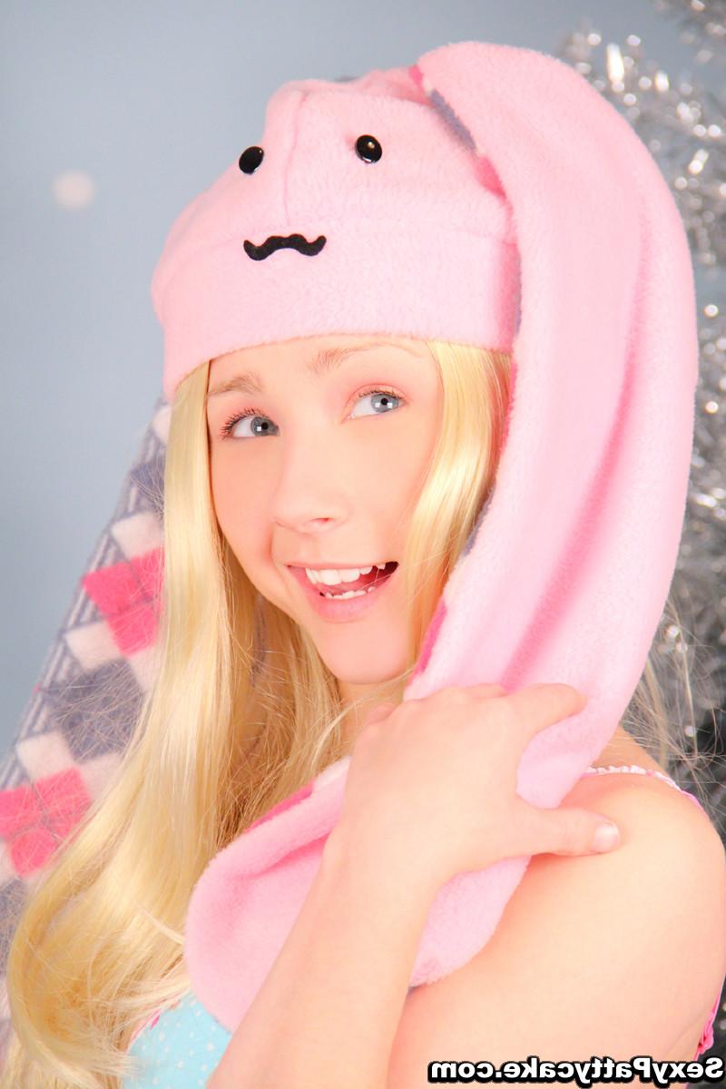 16P Big boob blonde teen Patty snow bunny