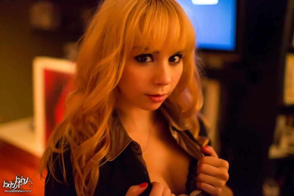 16P Cute amateur teen selfshots