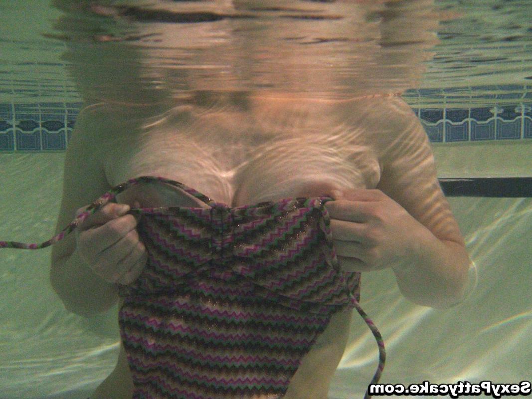 16P Big boob blonde teen Patty naked underwater