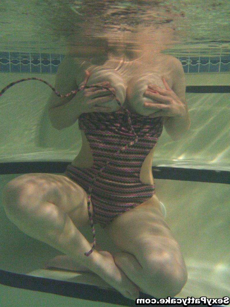 16P Big boob blonde teen Patty naked underwater