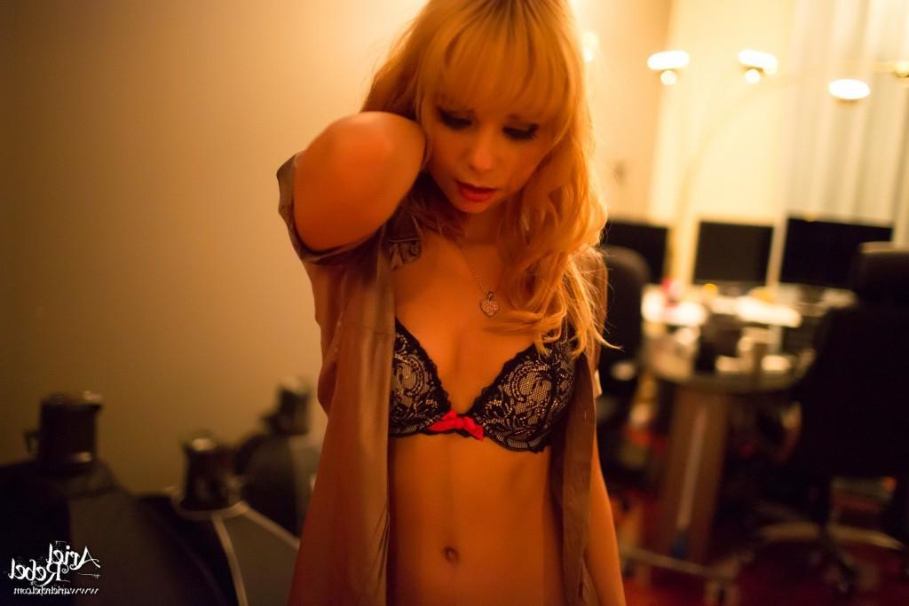 16P Cute amateur teen selfshots