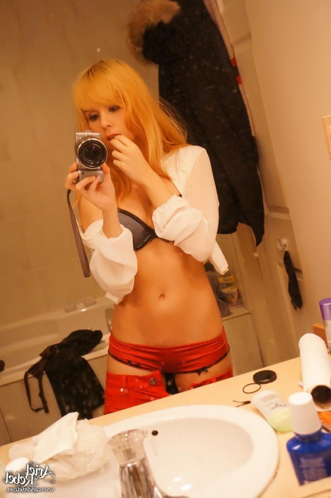 16P Cute amateur teen selfshots