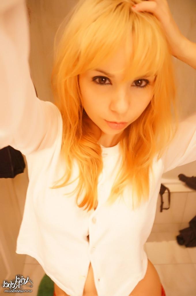 16P Cute amateur teen selfshots