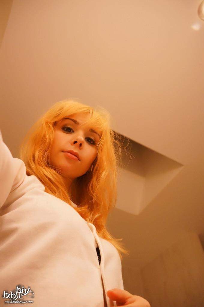 16P Cute amateur teen selfshots