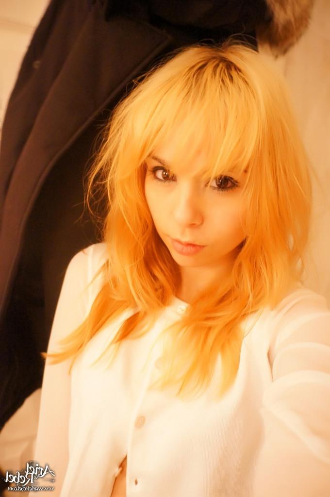 16P Cute amateur teen selfshots
