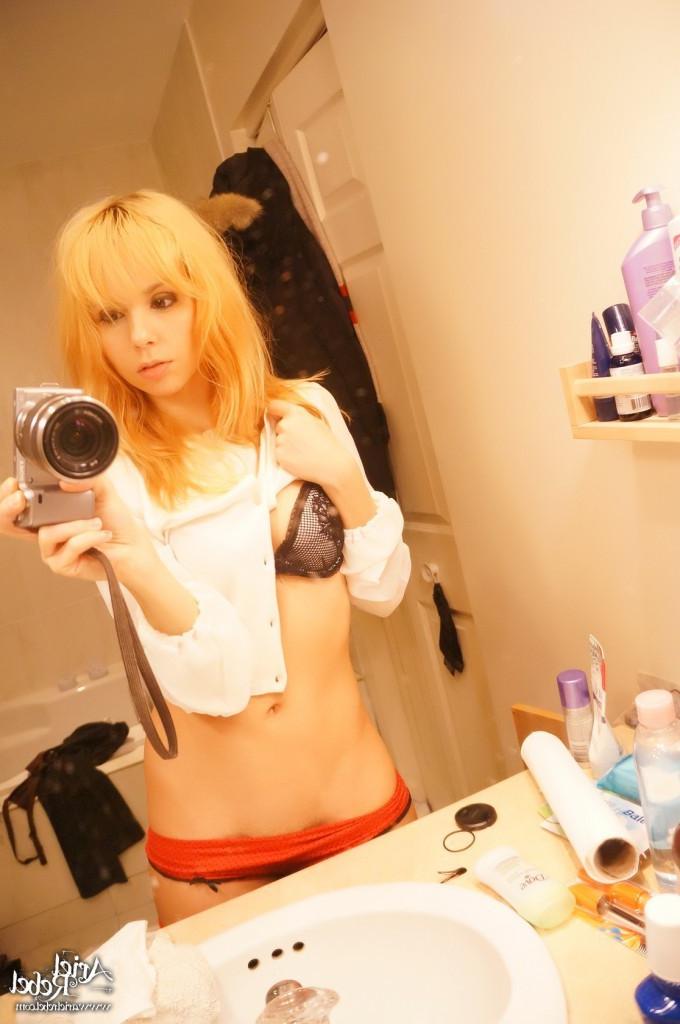 16P Cute amateur teen selfshots