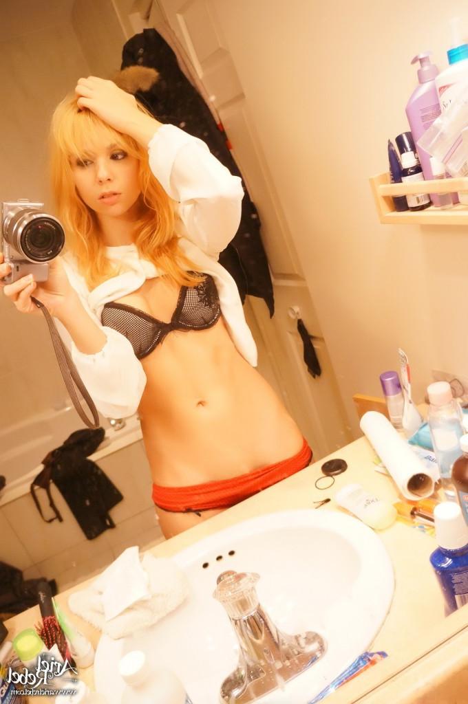 16P Cute amateur teen selfshots