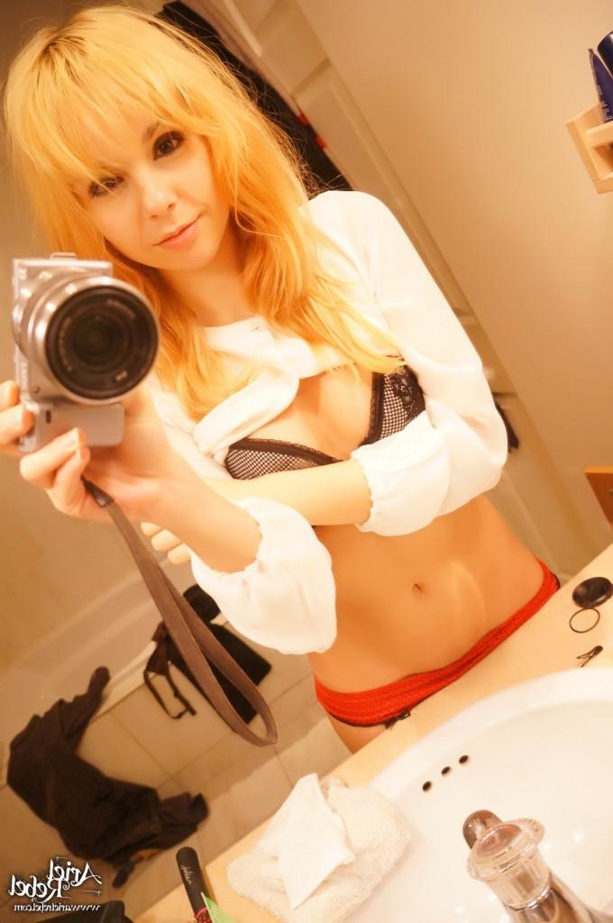 16P Cute amateur teen selfshots