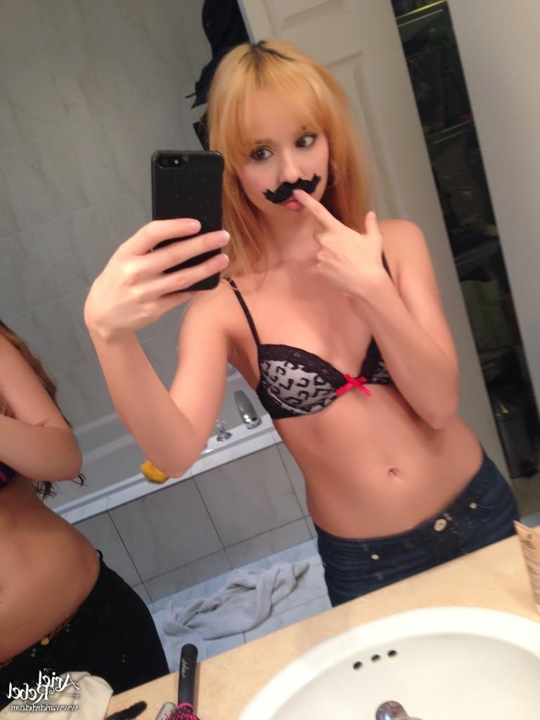 16P Cute amateur teen selfshots
