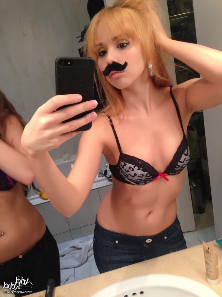 16P Cute amateur teen selfshots