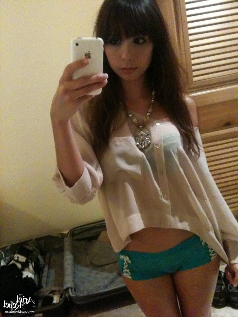 16P Cute amateur teen selfshots