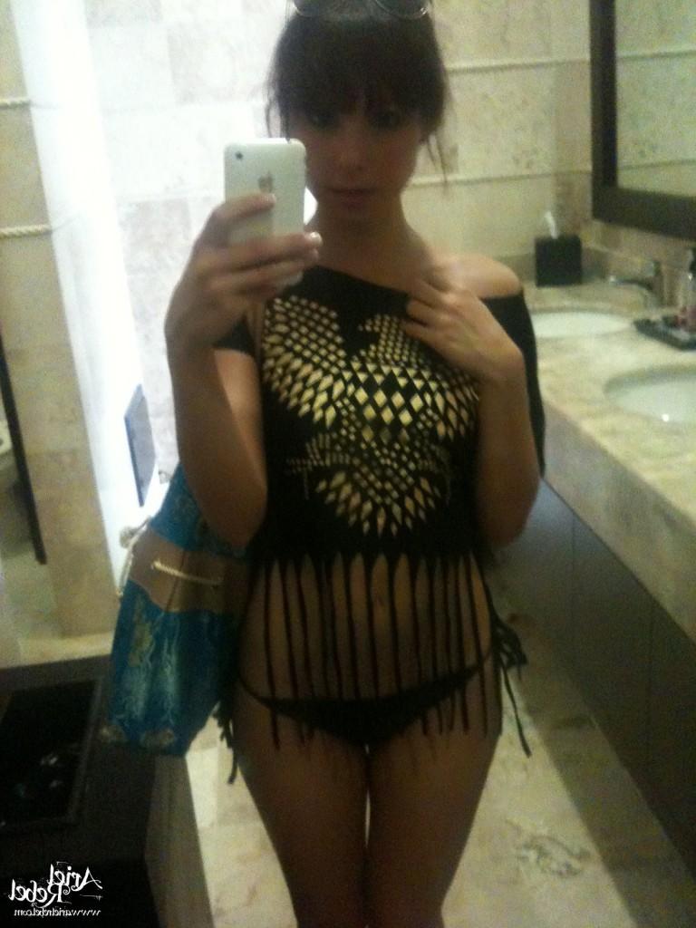 16P Cute amateur teen selfshots