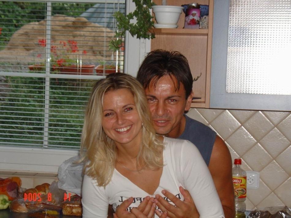 15P Amateur swinger threesome sex photos