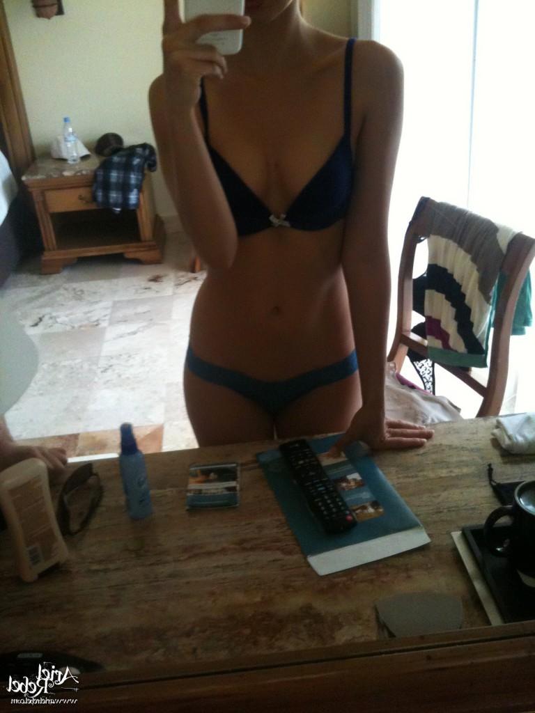 16P Cute amateur teen selfshots
