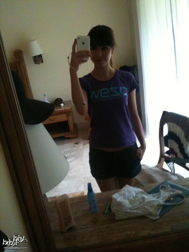 16P Cute amateur teen selfshots